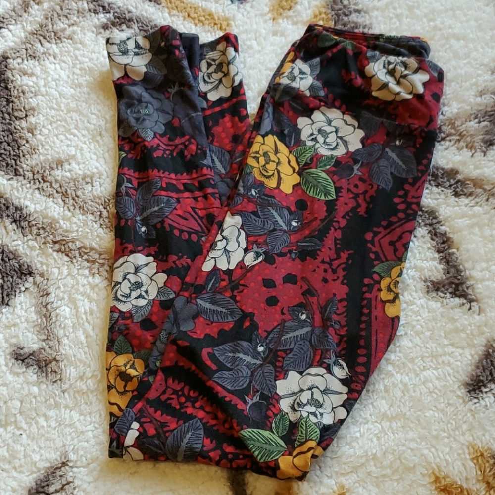 Rose pattern leggings